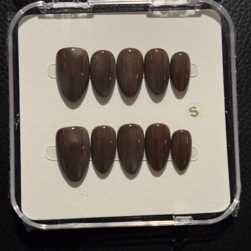 Brown Press-On Nails Set